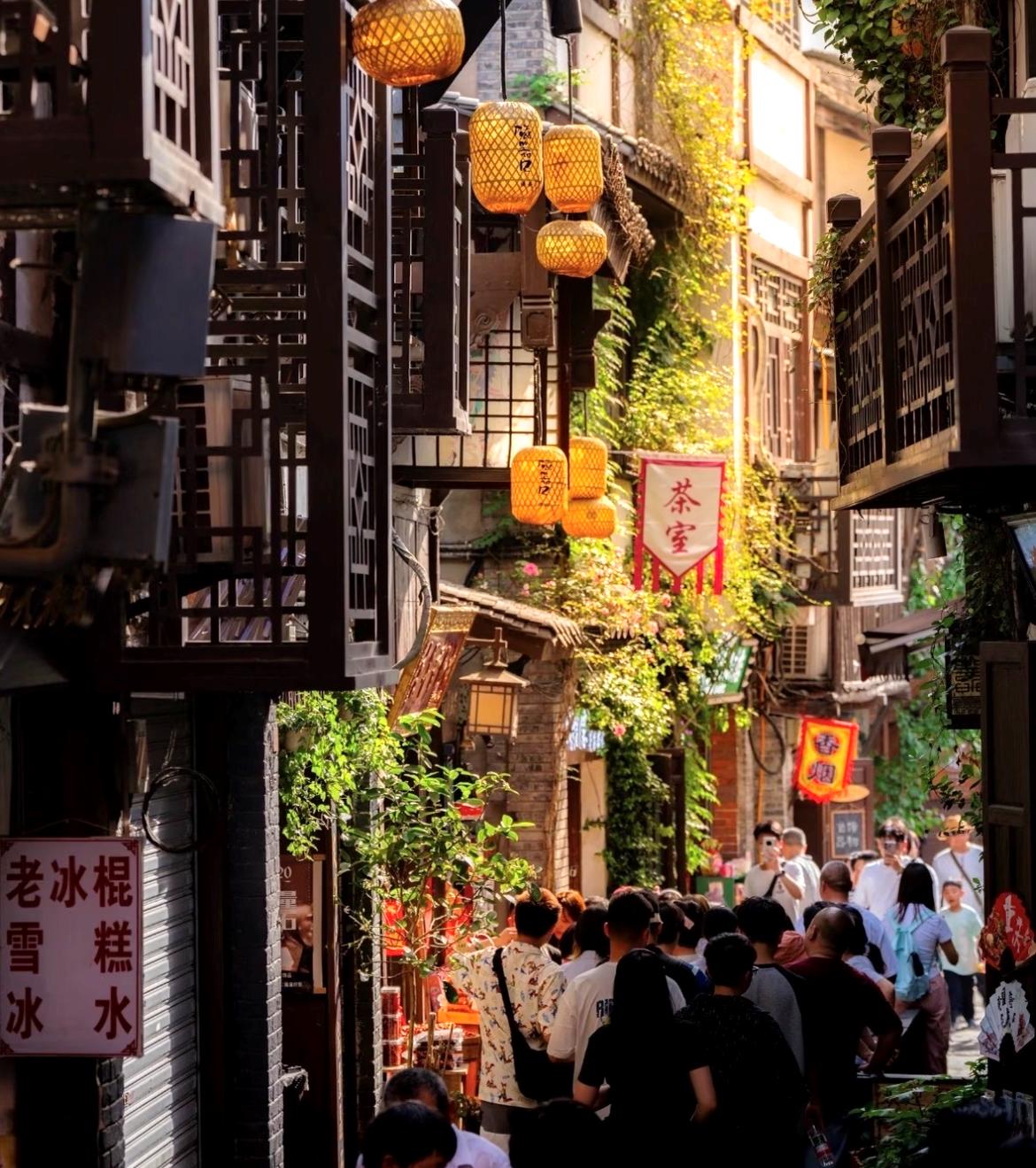 Chongqing 5-Day: Magic City & Hidden Valley - Photo 6